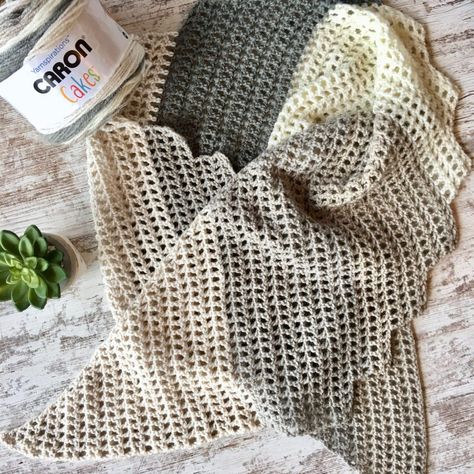 Beginner Crochet Scarf, Caron Cake Crochet Patterns, Caron Cakes Crochet, Crochet Scarf Tutorial, Crochet Scarf For Beginners, Caron Cakes, Knit Scarves, Scarf Tutorial, Crochet Shawls