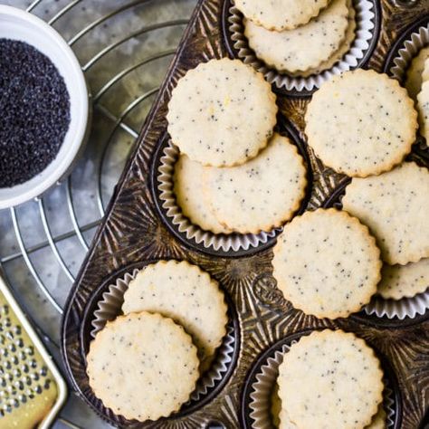 Lavender Shortbread Cookies, Lavender Shortbread, Breakfast Muffin, Dessert Cookies, Twix Cookies, Buttery Shortbread Cookies, Shortbread Cookie Recipe, Cookie Calories, Drop Cookies