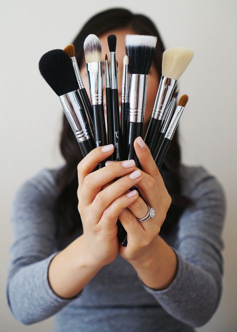 Makeup Artist Pictures, Make Up Artist Photoshoot, Makeup Artist Photoshoot Ideas, Makeup Artist Photoshoot, Instagram Makeup Artist, Sigma Brushes, Girls Winter Fashion, Makeup Wallpapers, Beauty Makeover