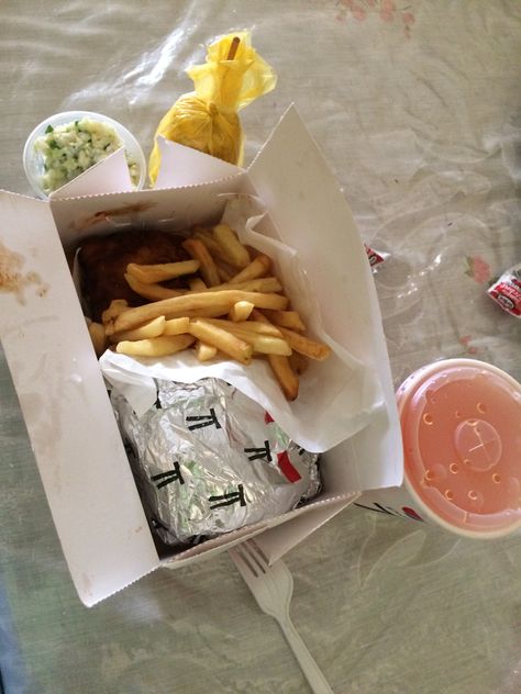 Jamaican Box Food, Food In Jamaica, Kfc Jamaica, Jamaican Kfc, Kfc Box, Kfc Zinger, Kfc Food, Jamaica Food, Jamaican Food