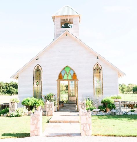 Gruene Estate, Open Air Chapel, Small Weddings Ceremony, Art Gallery Wedding, Austin Art, Austin Wedding Venues, Weddings By Color, Inexpensive Wedding Venues, Wedding Venues Texas