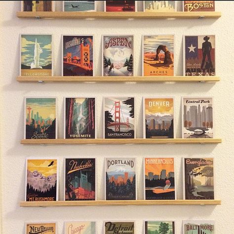 Post Card Display Wall, Postcard Picture Frame, Postcard Frame Ideas Wall Art, Displaying Postcards On Wall, Post Card Decoration, Wall Of Postcards, Gallery Wall Postcards, Post Card Display Ideas, Post Card Decoration Ideas