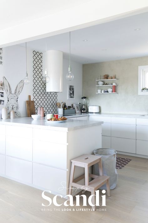 We see so many wonderful Scandi-style ideas here at Simply Scandi magazine, but it’s the kitchen that always catches our eye when looking through potential homes to feature. Here are a few of our favourite kitchen ideas we wish we’d thought of (and if you love these… wait until you see the rest of the interior!). Don't miss our Vol 6 Summer print issue for more inspiration Scandi Kitchen Design, Scandi Kitchens, Scandi Kitchen Ideas, Kitchen Hood Ideas, Norwegian Home, Ikea Units, Scandi Kitchen, Norwegian Style, Scandi Chic