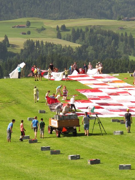 Giant Picnic Blanket, Community Picnic Ideas, Community Picnic, Picnic Event, Recycled Towels, Urban Intervention, Picnic Style, Summer Snacks, Picnic Blankets