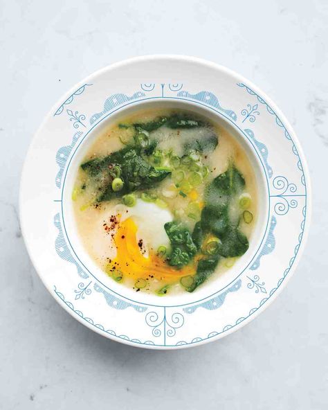 Egg-and-Miso Breakfast Soup.  Add mushrooms and ginger to taste. Breakfast Soup, Soup Healthy, Quick Healthy Breakfast, Miso Soup, Bowl Of Soup, Crescent Rolls, Best Breakfast, Egg Recipes, A Bowl