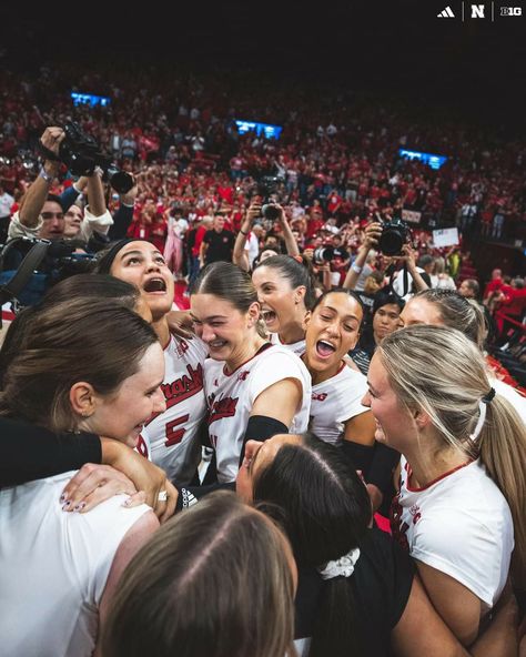 Nebraska Volleyball Aesthetic, Nebraska Volleyball Wallpaper, Jamie Robbins, Nebraska Volleyball, Club Volleyball, Volleyball Team Pictures, College Volleyball, Volleyball Wallpaper, Volleyball Photos