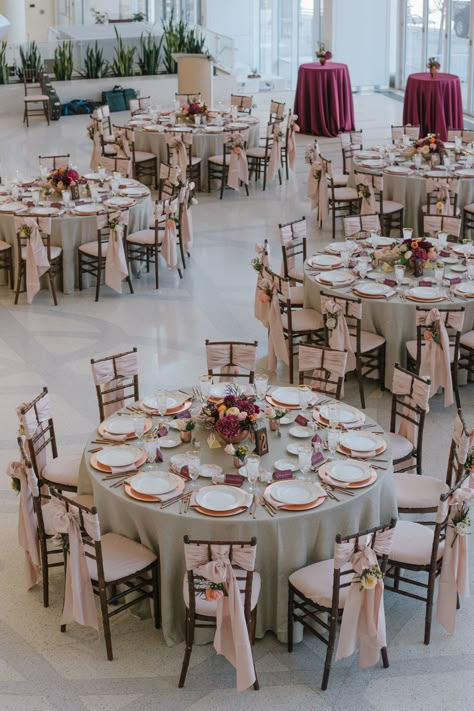 Blush Wedding Reception, Burgundy And Blush Wedding, Rose Gold Theme, Quinceanera Decorations, Dusty Rose Wedding, Orchid Wedding, Salou, Wedding Decor Elegant, Wedding Table Settings