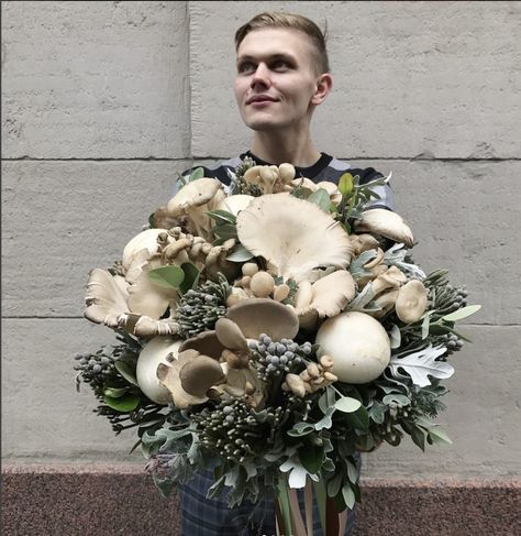 Mushroom Flower Arrangements, Mushroom Floral Arrangement, Moss Bouquet, Mushroom Bouquet, Vegetable Bouquet, Foodie Wedding, Slow Flower, True Bride, Mushroom Crafts