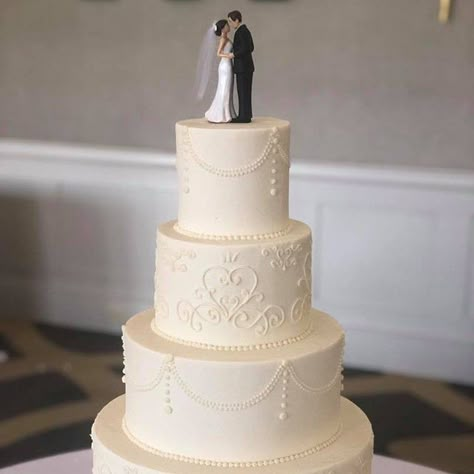 Wedding Cake Favors, Wedding Cake Simple Elegant, 2 Tier Wedding Cakes, Italian Wedding Cakes, Disney Wedding Cake, Big Wedding Cakes, Classic Elegant Wedding, Winter Wedding Cake, Dream Wedding Cake