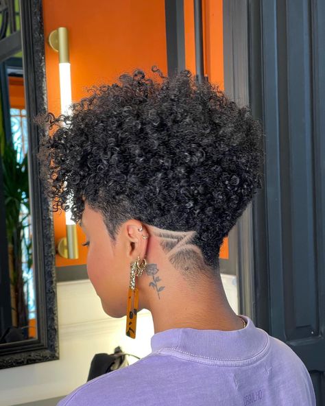 Women Undercut Designs, Pixie Fade Haircut Black Women, Designs For Undercut For Women, Afro Hair Undercut, Womens Taper Fade Haircut, Undercut Designs For Women Black, Taper Fade Women, Women’s Shaved Hair Designs, 3c Pixie Cut