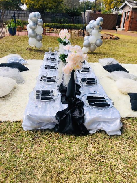 Black and white picnic setup, 
Picnic, birthday Black And White Picnic Table, Black Luxury Picnic, Black And White Picnic Decor, Picnic Setup Ideas, Goth Picnic, Black And White Picnic, Anniversary Picnic, Chinese Night, Goofy Cake