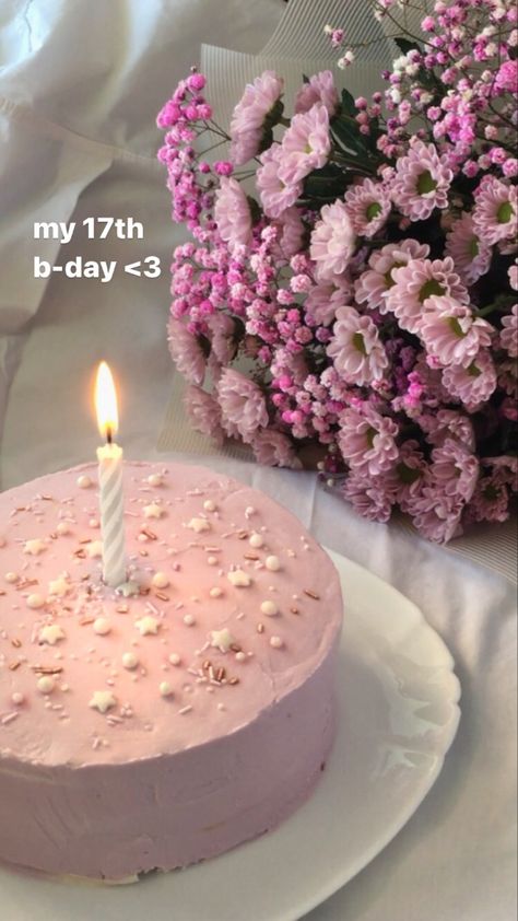 Birthday Cake Post Instagram, Aesthetic Story Ideas Birthday, Ideas For Birthday Cakes For Women, Its My Birthday Instagram Story Ideas 17, Birthday Poses With Flowers, 18th Birthday Story Instagram, Birthday Cake Instagram Stories, Pink Birthday Cake With Flowers, Cake Story Instagram