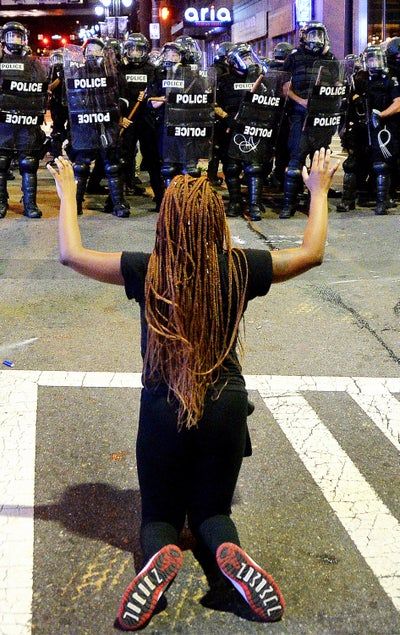 Protesting Photography, Protest Images, Protest Photos, Chicago Police Officer, Riot Police, Black Lives Matter Protest, Tear Gas, Peaceful Protest, Sketch Ideas