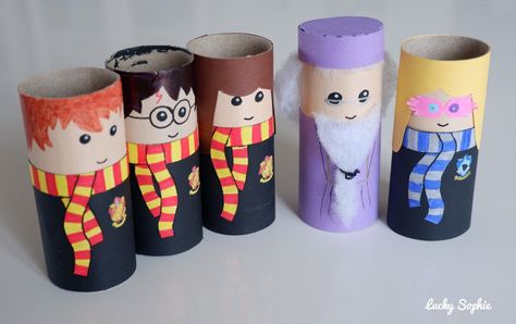 Activités créatives enfants #HarryPotter en #rouleaupapiertoilette Harry Potter Art Projects, Harry Potter Diy Crafts, Harry Potter Day, Harry Potter 6, Art Harry Potter, Harry Potter Bday, Harry Potter Room Decor, Harry Potter Classroom, Harry Birthday