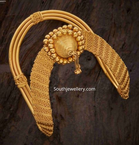 22k gold antique baby vanki by Navrathan jewellers. kids vanki designs, bajubandi designs , small kids vanki models Vanki Designs Jewellery, Mango Necklace, Temple Jewellery Earrings, Jewel Design, Gold Jewels Design, Neck Pieces Jewelry, New Gold Jewellery Designs, Modern Gold Jewelry, Heritage Jewellery