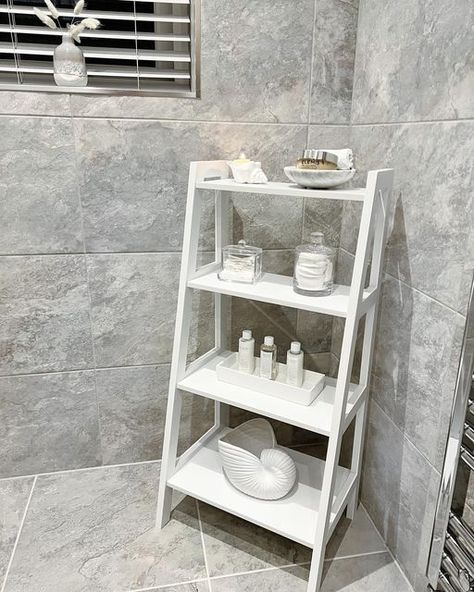 Korean Style Bathroom Aesthetic, Aesthetic Korean Bathroom, Rak Ceramics Bathroom, Sims Bathroom Clutter, Cute Korean Bathroom Aesthetic, Powder Room Storage, Ensuite Design, Small Bathroom Interior, Dinning Room Design