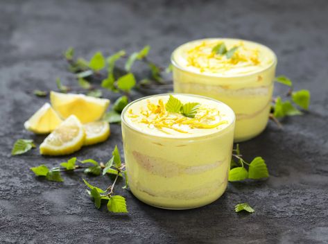 Le tiramisu au citron et limoncello de Julie Andrieu Lemon Curd, Fruit Desserts, Flan, Stevia, Cake Desserts, Mini Cheesecake, Sweet Recipes, Food And Drink, Lemon