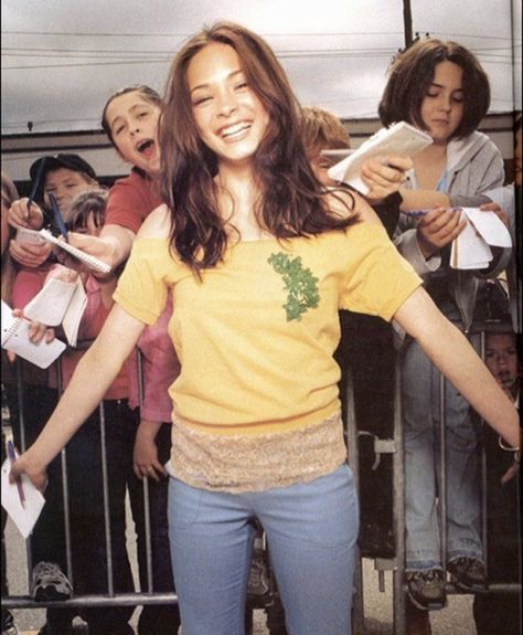 kristin kreuk Kristin Kreuk Smallville, Catherine Chandler, Kristen Kreuk, Lana Lang, Kristin Kreuk, Canadian Actresses, Charlotte Casiraghi, Healthy Lifestyle Inspiration, Smallville