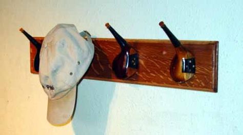 Hat Rack - from "25 New Uses for your Old Golf Clubs" Old Golf Clubs Ideas, Golf Club Crafts, Golf Club Art, Golf Crafts, Golf Room, Used Golf Clubs, 19th Hole, Best Golf Clubs, Golf Clubs For Sale