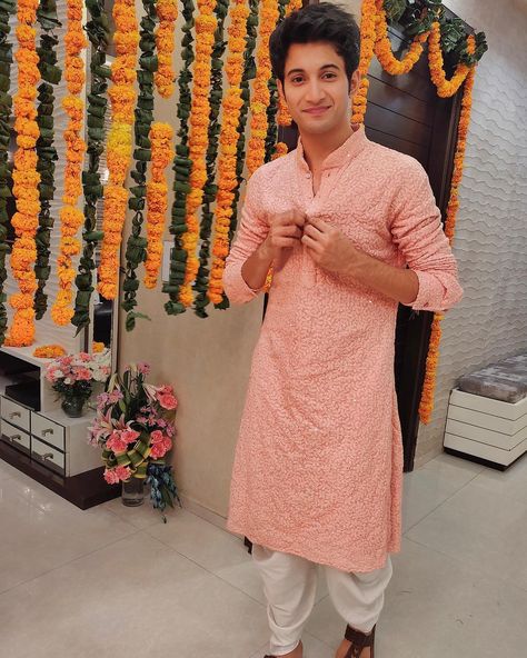 Rohit saraf Rohit Suresh Saraf, Rohan Mehra, Rohit Saraf, Kurta Pajama Men, Romantic Novel, Crush Pics, Men Fashion Casual Shirts, My Prince Charming, Gal Pal