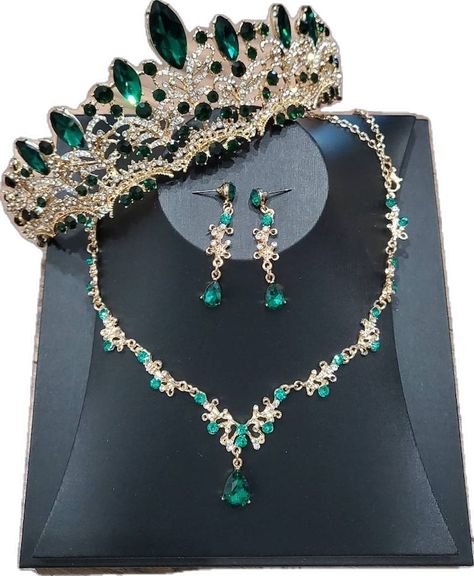 Really Beautiful Emerald Green Set Quinceañera/weddings/ - Etsy Emerald Green Crown, Emerald Green Quinceanera Theme, Quince Crown, Green Quinceanera Theme, Emerald Green Wedding Theme, Princess Sweet 16, Emerald Green Jewelry, Quince Themes, Green Quinceanera Dresses