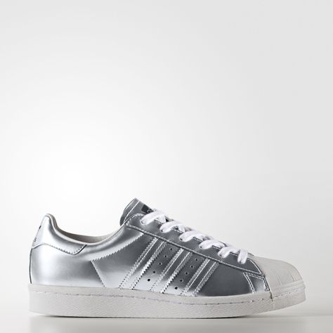 High Heels Classy, Bold Shoes, Adidas Shoes Superstar, Boost Shoes, Chic Sneakers, Superstars Shoes, Silver Sneakers, Adidas Sneakers Women, Adidas Running Shoes