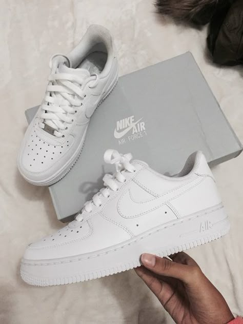 Shoes Air Force, Sneaker Trend, Nike Shoes Air Force, Nike Shoes Air, All Nike Shoes, Tenis Nike, Nike Shoes Cheap, Air Jordan Sneakers, Nike Air Force Ones