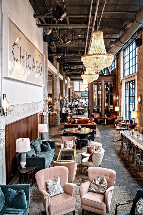 Looking for the best places to eat in Chicago? Here's a list of my 10 favorite Chicago restaurants and coffee shops with the best Chicago food. Soho House Chicago, Cozy Coffee Shop, Coffee Shop Aesthetic, Coffee Shops Interior, Chicago Food, Lobby Design, Coffee Shop Design, Chicago Restaurants, Jet Lag