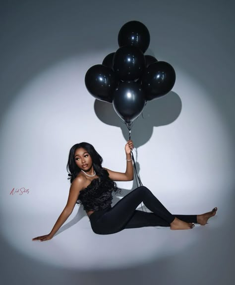 Black And Purple Photoshoot, Black And Silver Photoshoot, Black Balloon Photoshoot, Photoshoot Ideas 18th Birthday, 17 Birthday Photoshoot Ideas, All Black Birthday Photoshoot, Black Balloons Photoshoot, 17 Birthday Photoshoot, All Black Photoshoot Ideas