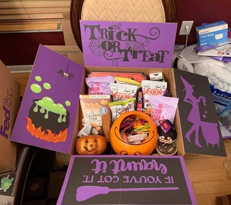 Halloween Gift Boxes For Adults, Boo Box Ideas For Kids, Army Care Package, Military Care Package Ideas, College Care Package Ideas, Spooky Sweets, Diy Halloween Gifts, Halloween Care Packages, College Boy