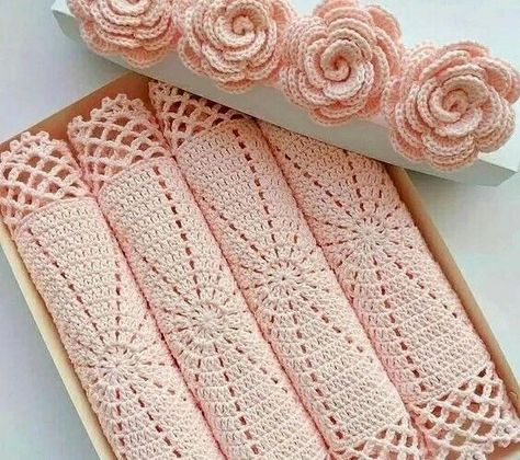 Crochet Flower Blanket, Crochet Pouf, Crochet Placemat Patterns, Crochet Placemats, Crochet Coaster Pattern, Placemats Patterns, Crochet Potholders, Crochet Decoration, Crochet Flower Tutorial