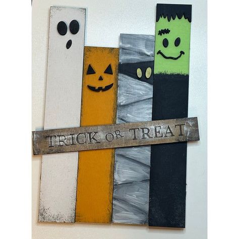 Discover creative Cricut projects designed specifically for Halloween including vinyl ideas and themed shirts that celebrate the spooky season beautifully! Fence Board Crafts, Mummy Door, Pumpkin Mummy, Halloween Decorations Wreaths, Halloween Door Sign, Cut Crafts, Scary Halloween Decorations Outdoor, Halloween Wood Signs, Fall Pumpkin Crafts