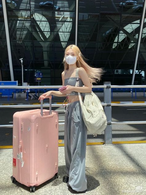 Airport Outfit Korean, Korean Airport Fashion, Pink Suitcase, Airport Outfit Summer, Airport Pictures, Airplane Outfits, Airport Aesthetic, Cute Luggage, Aesthetic Backpack