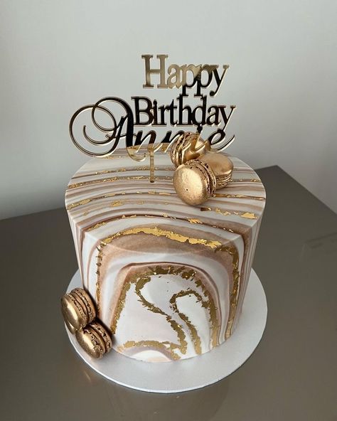 Golden Birthday Cake For Women, Golden Cake Birthday, Golden Birthday Ideas For Women, 26 Birthday Cake, Birthday Cake For Women Simple, Golden Birthday Cakes, 19th Birthday Cakes, Modern Birthday Cakes, Purple Cakes Birthday