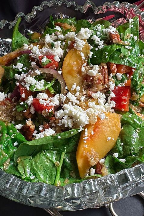 Peach Quinoa Salad Tasty Salad Recipes, Dijon Vinaigrette, Quinoa Salad Recipes, Peach Slices, Yummy Salad Recipes, Spinach Salad, Fresh Summer, Quinoa Salad, Honey Mustard