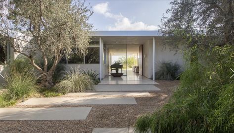 Mid Century Modern Landscape Front Yard, Raised Ranch Remodel, Mid Century Landscaping, Mid Century Exterior, Modern Front Yard, Mid Century Ranch, Modern Entry, Modern Entrance, Modern Garage