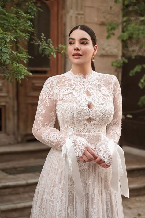 10 Gorgeous Wedding Gowns That Are Perfect for Curvy Brides Plus Size 70s Wedding Dress, Long Sleeve Wedding Plus Size, Plus Size Wedding Dresses Alternative, Indian Wedding Dress Plus Size, Desert Wedding Dress Plus Size, Plus Size Lace Wedding Dress Vintage, Intimate Wedding Dress Plus Size, Curvy Bride Dress With Sleeves, Simple Wedding Dress Plus Size Curvy Bride Bridal Gowns