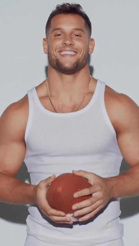 Nick Bosa #football #nfl #nickbosa Austin Keil, Nick Bosa, Hunks Men, 49ers Football, Calisthenics Workout, American Football Players, Football Boys, Football Nfl, Nfl Players