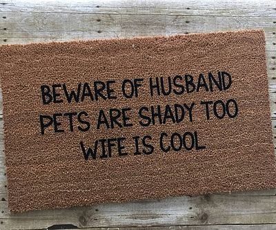 100+ Ridiculously Funny Doormats Your Home Needs ASAP New House Gift, Doormat Funny, Cool Doormats, Homeowner Gift, New Homeowner Gift, Funny Doormats, Up House, Custom Doormat, Personalized Door Mats