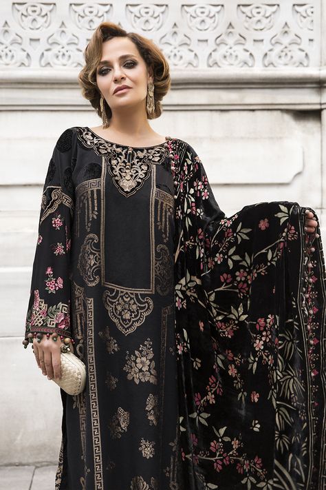 Maria B Latest Winter Linen Dresses Fancy Shawl Collection 2020-2021 Pakistani Velvet Suits, Fancy Shawl, Designer Salwar Kameez, Floral Print Jacket, Pakistani Dresses Online, Maya Ali, Designer Brands Fashion, Dresses Fancy, Pakistani Designer Suits