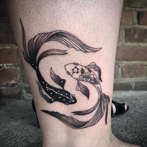 Ying Yang Animal Tattoo, Ying And Yang Tattoo, Partner Tattoos, Pieces Zodiac, Ying Yang Tattoo, Yin Yang Koi, Yang Tattoo, Hello Kitty Tattoos, Water Tattoo