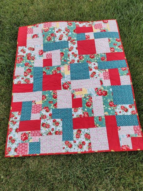 Quilt Patterns Using Pioneer Woman Fabric, Quilts Using Pioneer Woman Fabric, Pioneer Woman Quilt Pattern, Pioneer Woman Fabric Quilt, Pioneer Woman Quilt, Yellow Brick Road Quilt, Pioneer Woman Fabric, Road Quilt, Floral Quilts