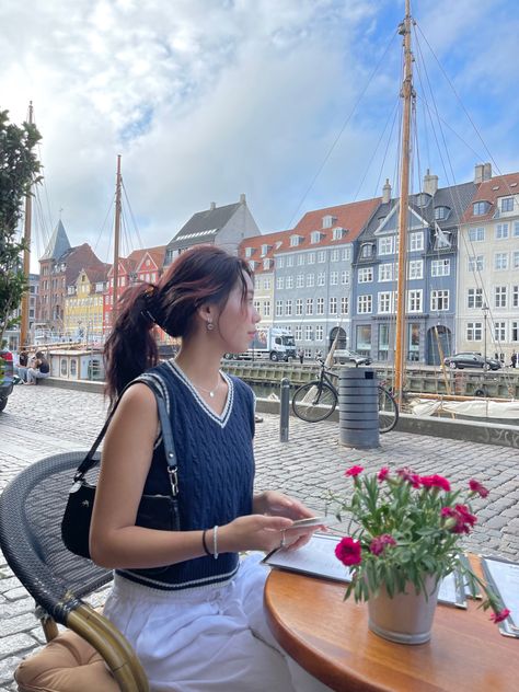 Copenhagen Denmark Outfit, Copenhagen Outfit Aesthetic, Copenhagen In Spring, Copenhagen Instagram Pictures, Copenhagen Denmark Summer, Copenhagen Outfits Summer, Denmark Summer Outfits, Copenhagen Girl Aesthetic, Copenhagen Pictures Ideas