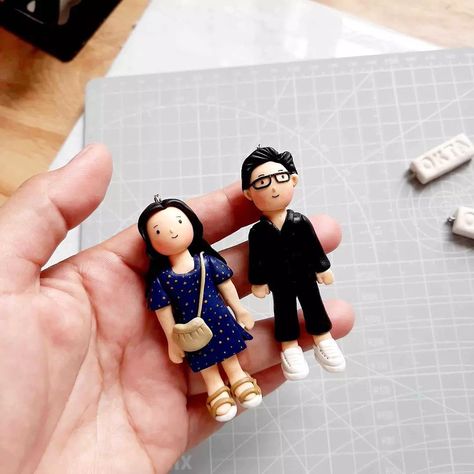 Cute Polymer Clay People, Diy Clay People, Cute Couple Clay Art, Polymer Clay Person, Clay People Figures, Air Dry Clay People, Polymer Clay Figures People, Clay Figures People, Clay Person