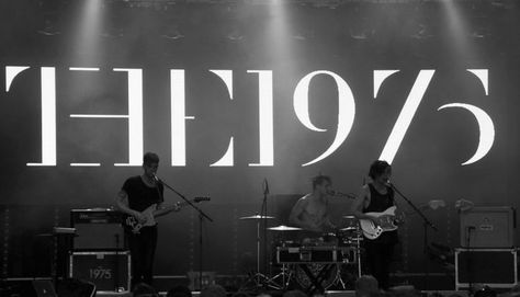 The 1975 Lockscreen Aesthetic, The 1975 Wallpaper, Mac Backgrounds, Funny Quotes Tumblr, Concert Aesthetic, Unspoken Words, New Year New Me, Wallpaper Dekstop, The 1975