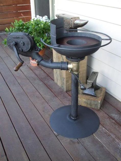 Diy Coal Forge, Officine In Garage, Diy Forge, Coal Forge, Blacksmith Forge, Black Smith, Bowl Turning, Black Smithing, Blacksmith Tools