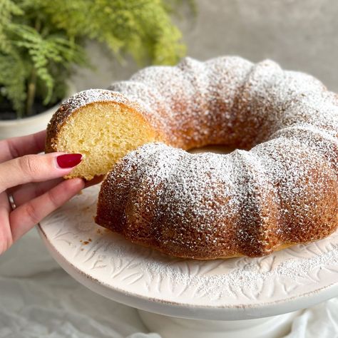 Vanilla Bundt Cake Recipes, Cranberry Pound Cake, Vanilla Bundt Cake, Perfect Cake Recipe, Fluffy Chocolate Cake, Chocolate Almond Cake, Easy Eggnog, Chocolate Pound Cake, Special Occasion Food