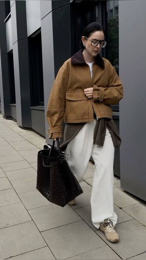 Autumn Winter Outfits 2024, Down Jacket Outfit Winter, Winter Street Style 2024, Outfits Winter 2024, 2024 Winter Outfits, Work Jacket Outfit, Down Jacket Outfit, Brown Fall Outfits, Scandi Street Style