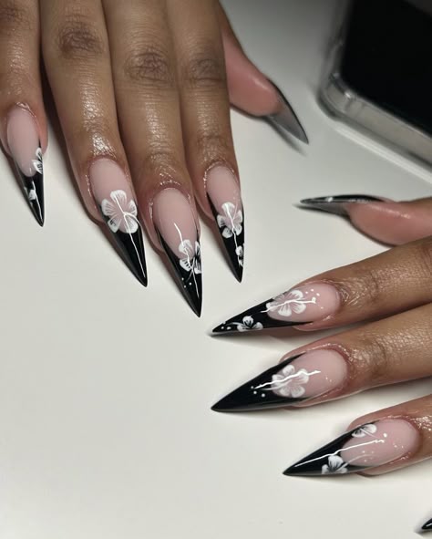 Sharp Nails Design Ideas, Black And White Tropical Nails, Black Line Art Nails, Sharp Nail Designs, Emo Nails Ideas, Sharp Nails Design, Black And White Stiletto Nails, Black Stiletto Nails Design, Nails Ideas Stiletto