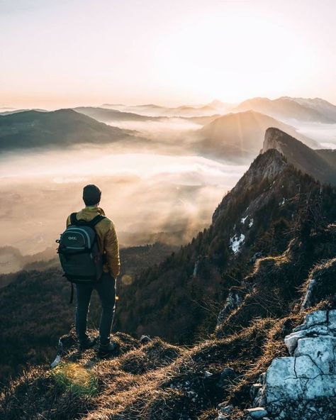 Trekking Photography Poses Men, Trekking Photoshoot, Mountain Portrait Photography, Hiker Photography, Hiking Instagram Pictures, Adventure Portraits, Hiking Photoshoot, Mountain Hiking Aesthetic, Mountain Photo Ideas